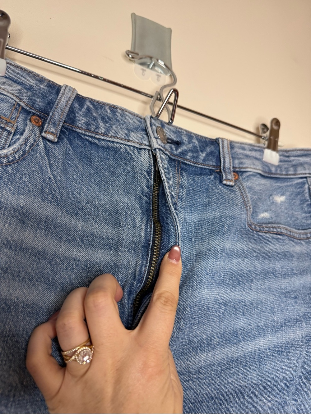 AMERICAN EAGLE Baggy Mom Short Distressed Ripped Shredded Summer Denim Shorts - Picture 3 of 7